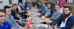 Gruppenfoto zu: Eisessen für sehr gute Leistungen