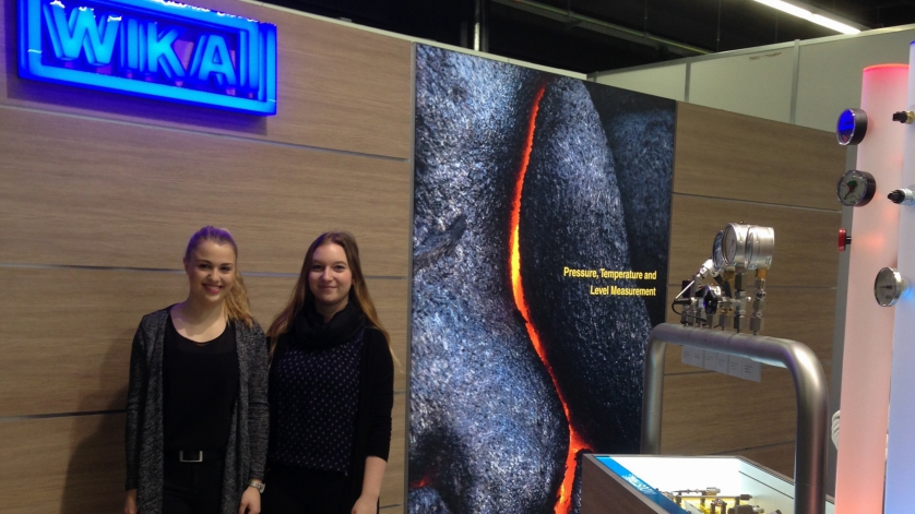 Regina und Laura beim Besuch der ISH 2017