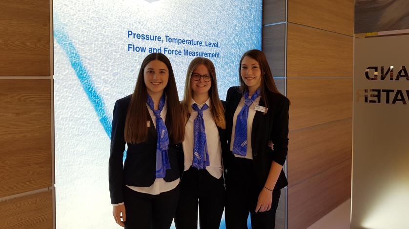 Laura, Ronja und Selina auf der ACHEMA