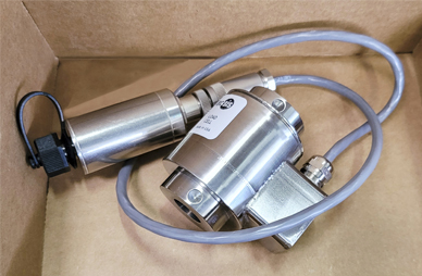 Ein Ringkraftaufnehmer in Kombination mit einem Signalverstärker überwacht die Spannung der Seile einer Schrägseilbrücke.