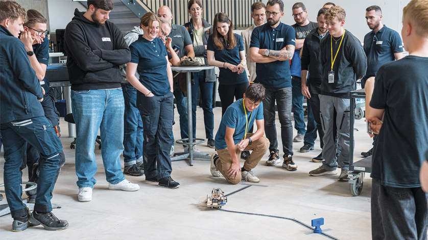 Schüler stellten im „tüftelCamp“ bei WIKA Schweiz ihr technisches Talent unter Beweis.