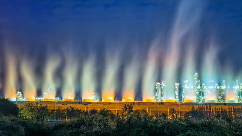 Emisión de Vapor de Máquina Enfriadora en Industria de Petróleo y Gas.