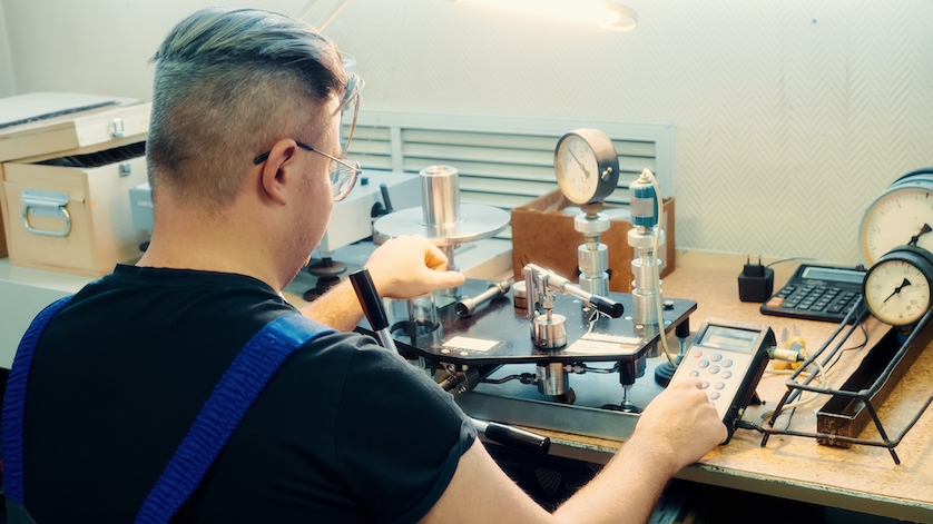 Calibración profesional de manómetros y sensores.