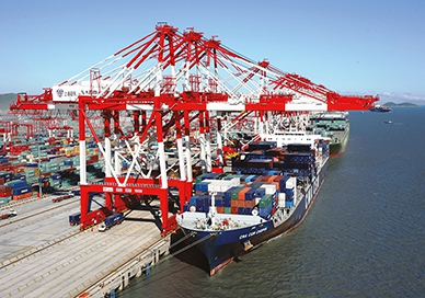 Einsatz von Kraftmessbolzen und der zugehörigen Sicherheitselektronik ELMS1 in Hafenkränen zur Container-Verladung