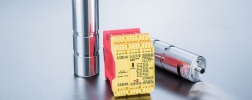Foto van twee load pins van roestvrij staal